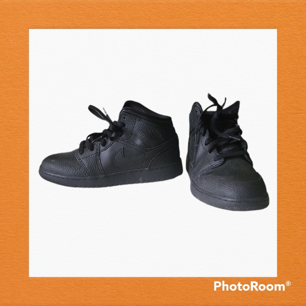 Black Hightop Jordan's